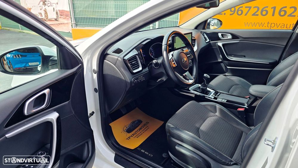 Kia Ceed SW 1.6 CRDi MHEV Drive+SRF - 13