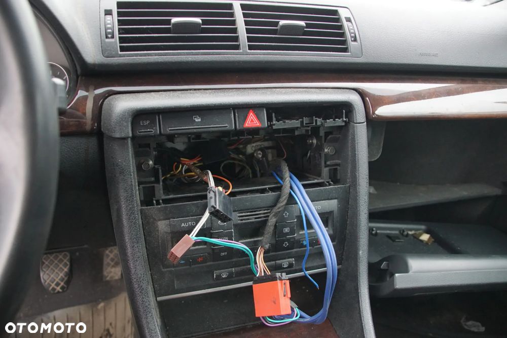 Auto na części - Audi A4 B6 1.9 TDI 131 KM AWX FEC LY7W 2001R Silnik Skrzynia Drzwi Maska Błotnik Klapa Zderzak Lampa Lusterko Klamka Szyba Deska Kokpit Sterownik Moduł Czujnik Licznik Panel Kierownica - 12