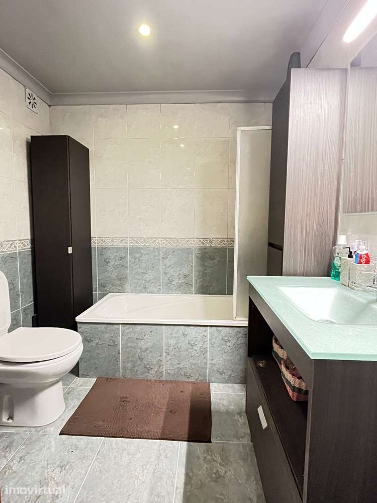 Apartamento T2 Com Terraço e Parqueamento - Grande imagem: 2/13