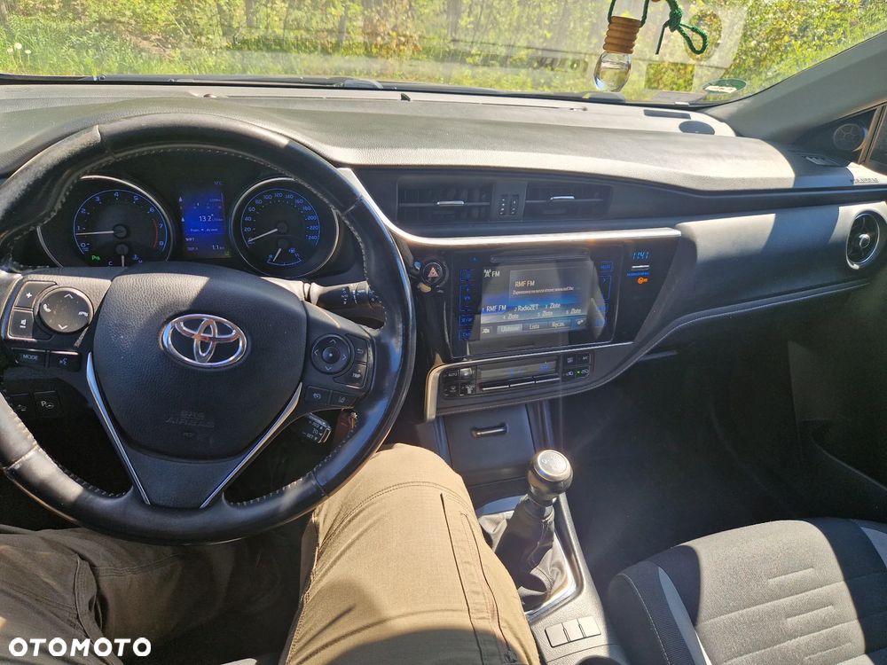 Toyota Auris 1.6 Premium - 16