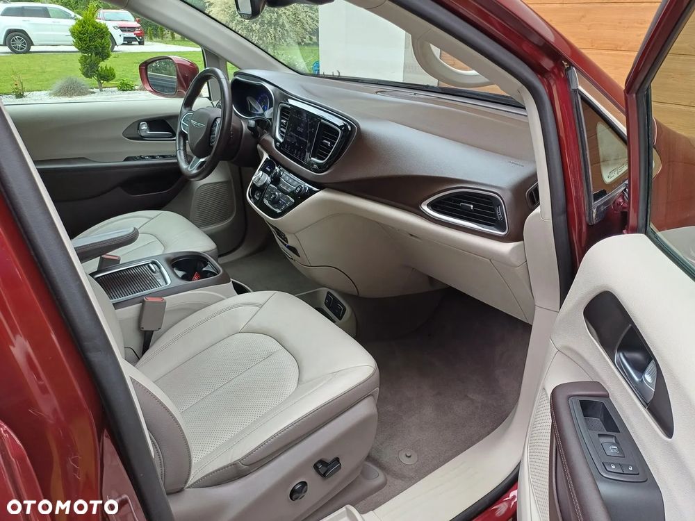 Chrysler Pacifica - 10