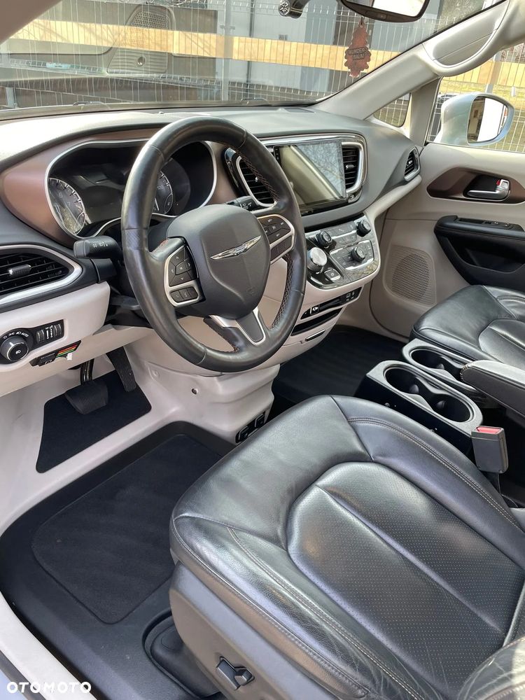 Chrysler Pacifica - 6