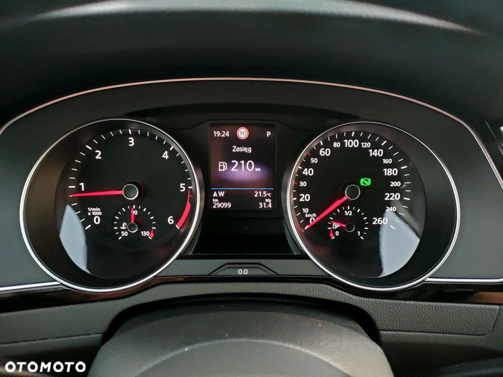 Volkswagen Passat - 22