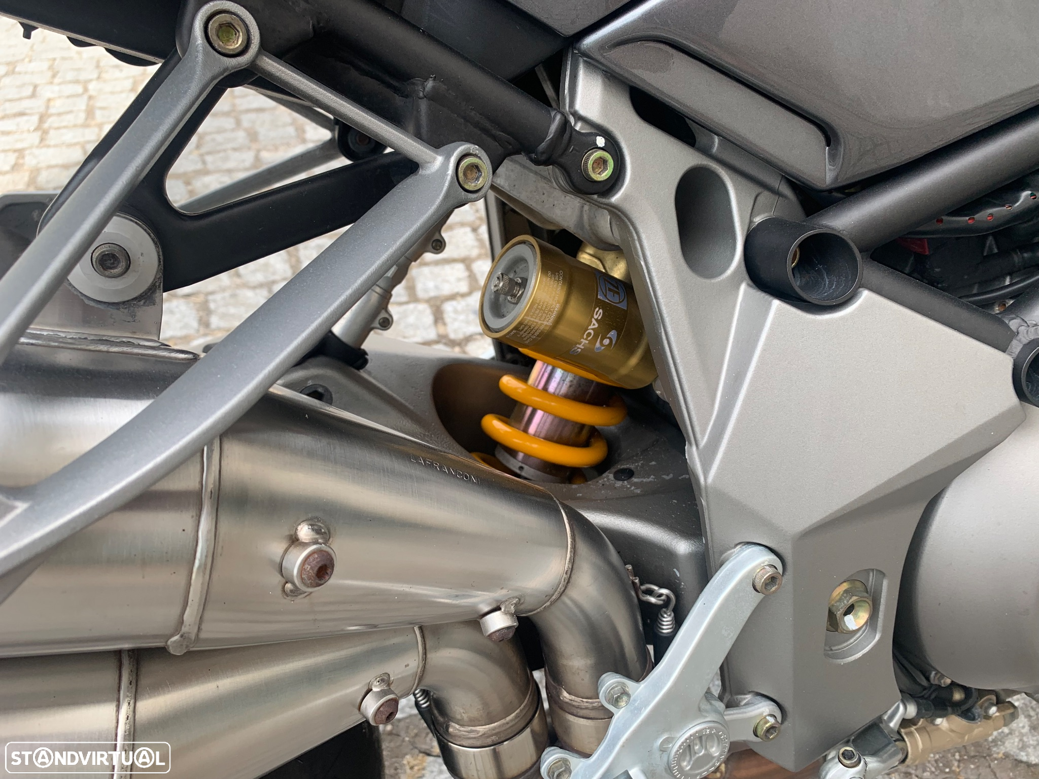 MV Agusta Brutale 910R F4 - 11