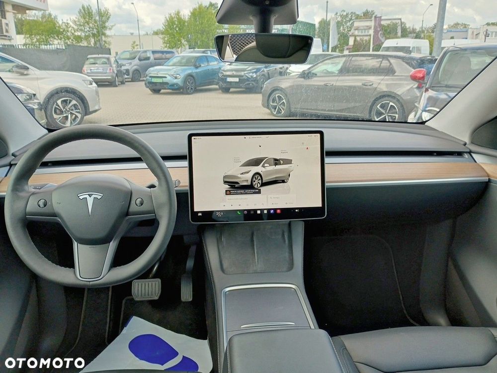Tesla Model Y Long Range AWD - 9
