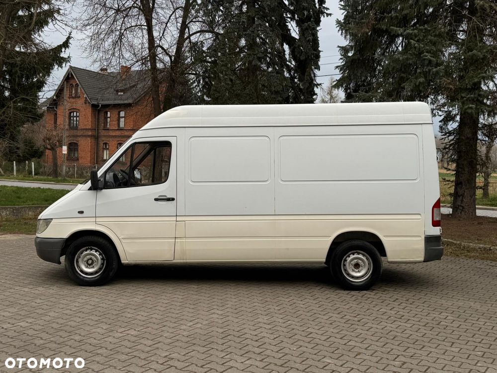 Mercedes-Benz Sprinter - 2