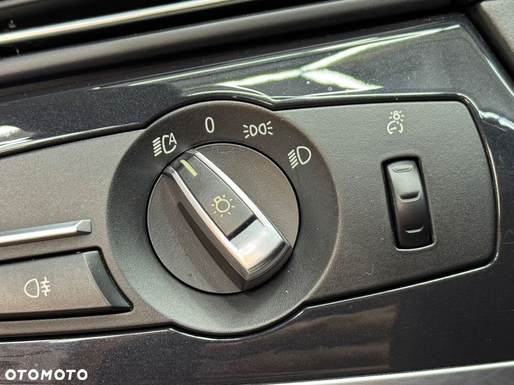 BMW Seria 5 520d Touring Luxury Line - 16