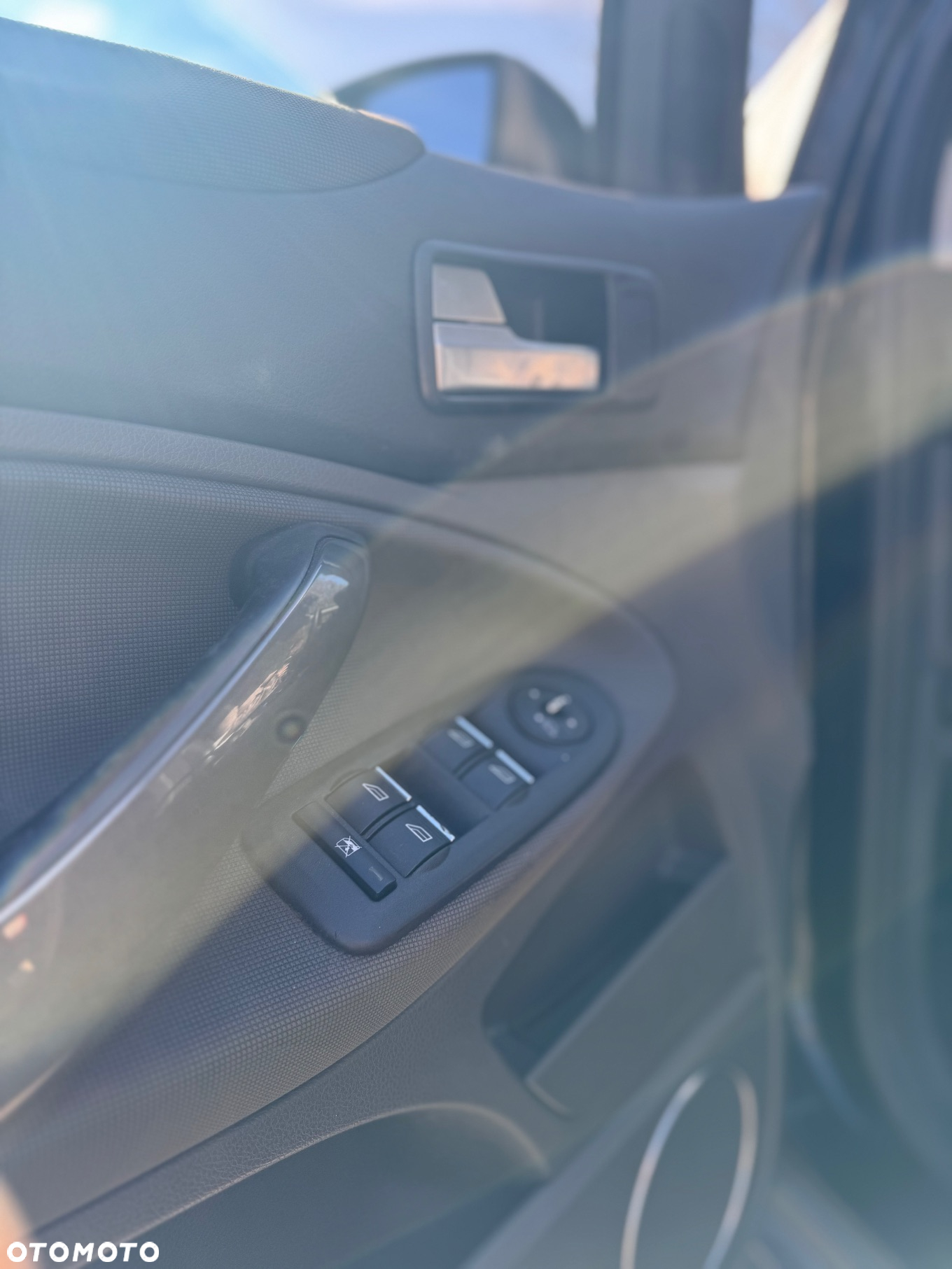 Ford Kuga 2.0 TDCi 2x4 Black & Silver - 25