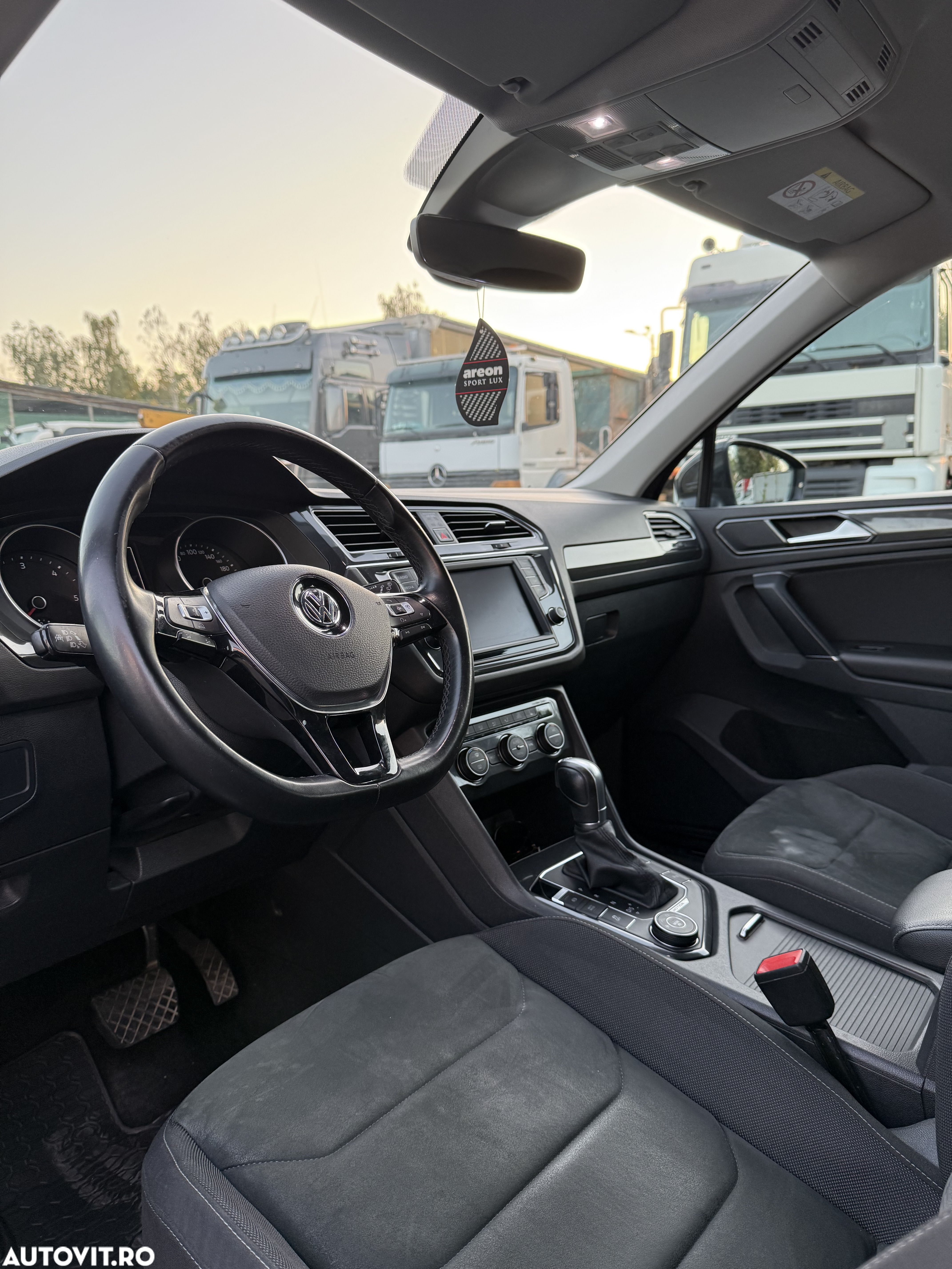 Volkswagen Tiguan 2.0 TDI DPF DSG 4Mot Comfortline - 9