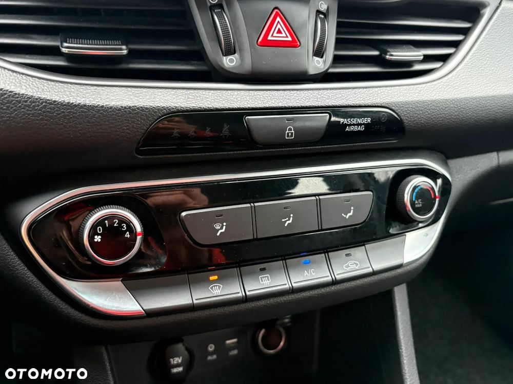 Hyundai i30 1.6 D Classic + - 16