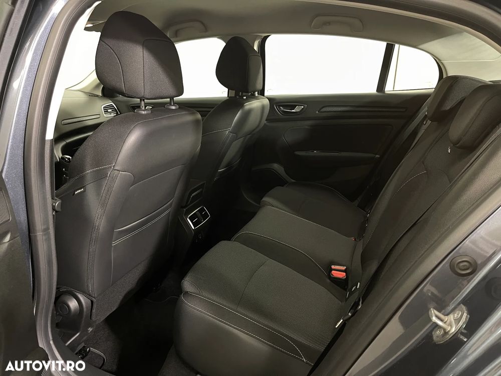 Renault Megane TCE 140 Equilibre - 11