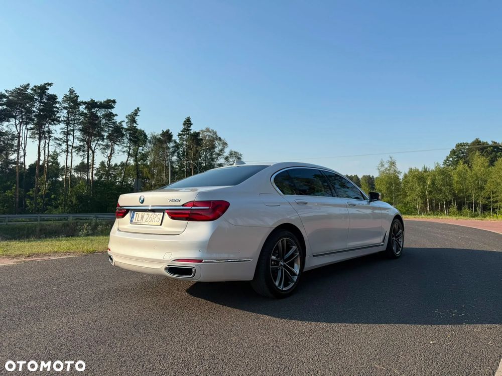BMW Seria 7 750i xDrive - 9