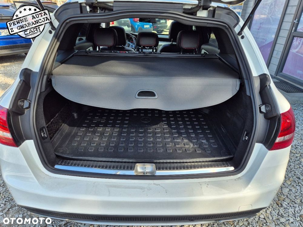 Mercedes-Benz Klasa C AMG 43 4-Matic - 28