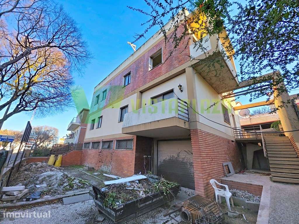 Moradia M11 para Reabilitar com Potencial para Hostel no Centro de ... - Grande imagem: 2/31