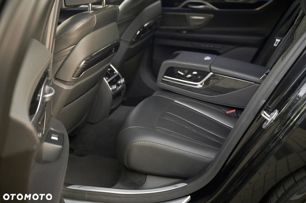 BMW Seria 7 - 8