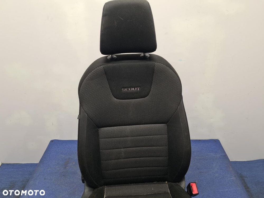 SKODA OCTAVIA III KOMBI SCOUT FOTEL PASAŻERA. - 3