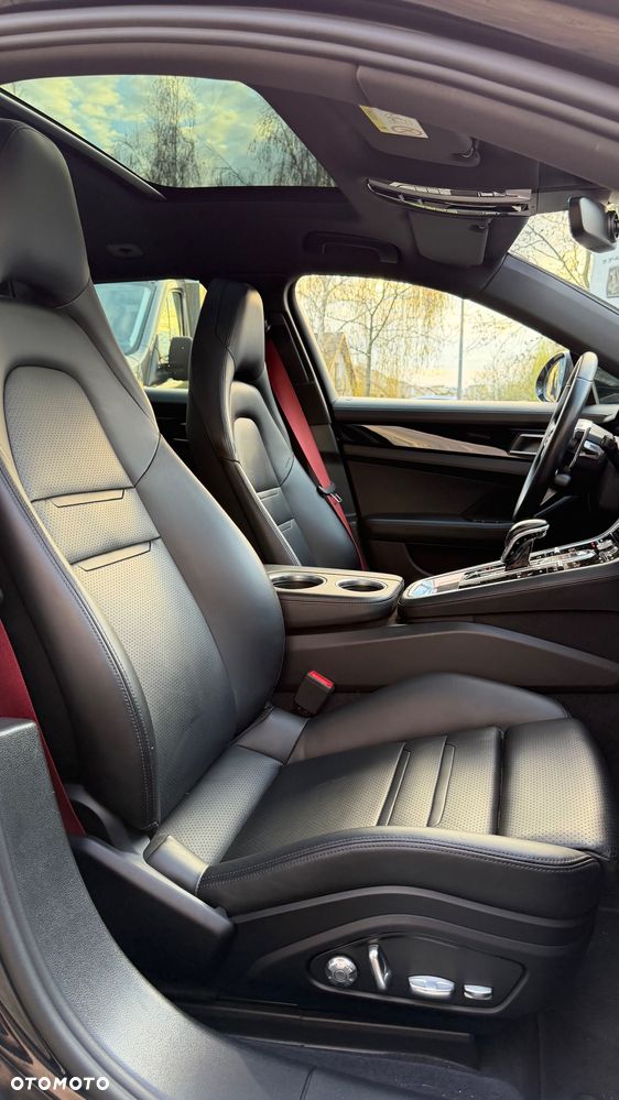 Porsche Panamera 4 GPF - 12