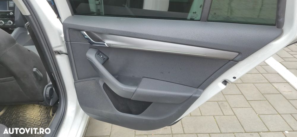 Skoda Octavia 2.0 TDI 4X4 Style - 23