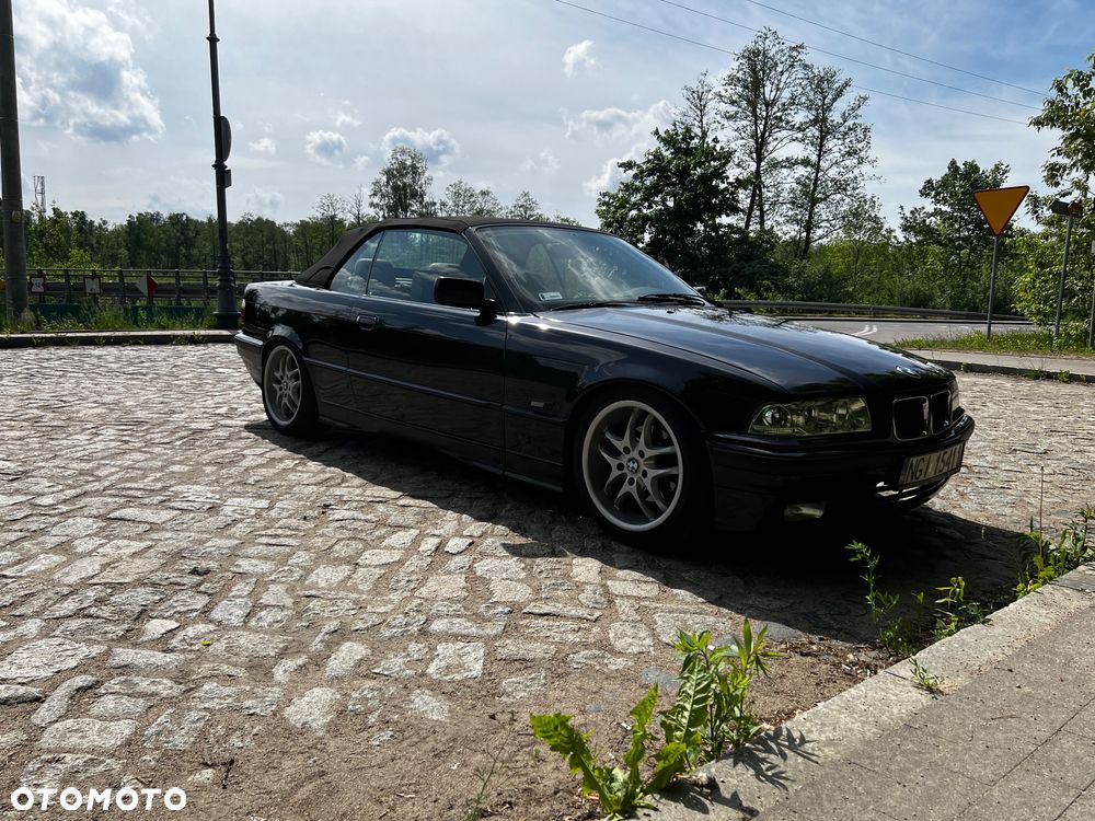 BMW Seria 3 325i - 1