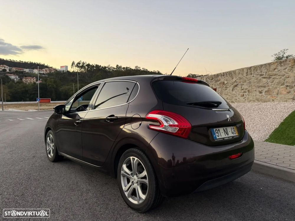 Peugeot 208 - 4