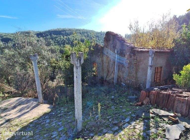 Ruína na aldeia de Faval em Sobral - Grande imagem: 5/10