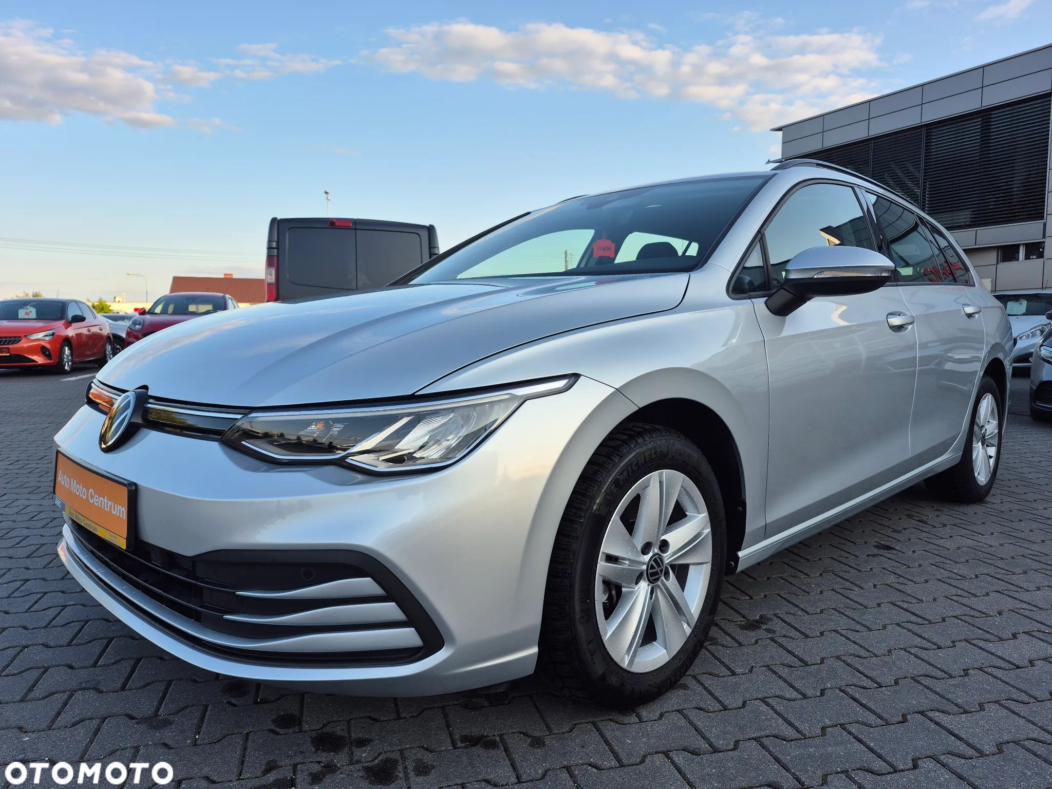 Volkswagen Golf - 1