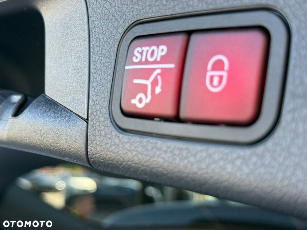 Mercedes-Benz GLB - 25