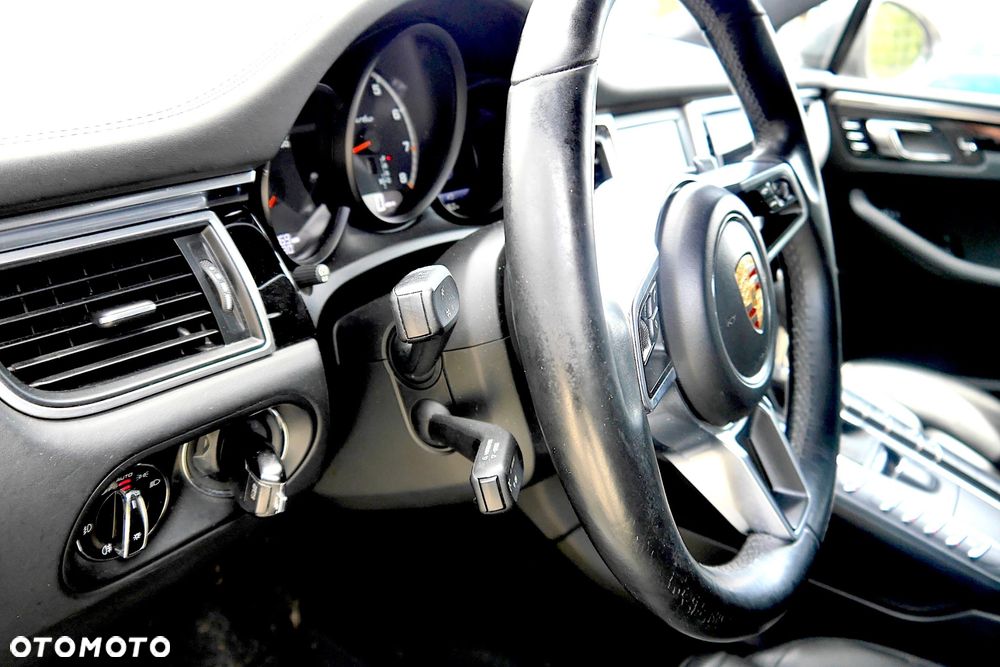 Porsche Macan - 24