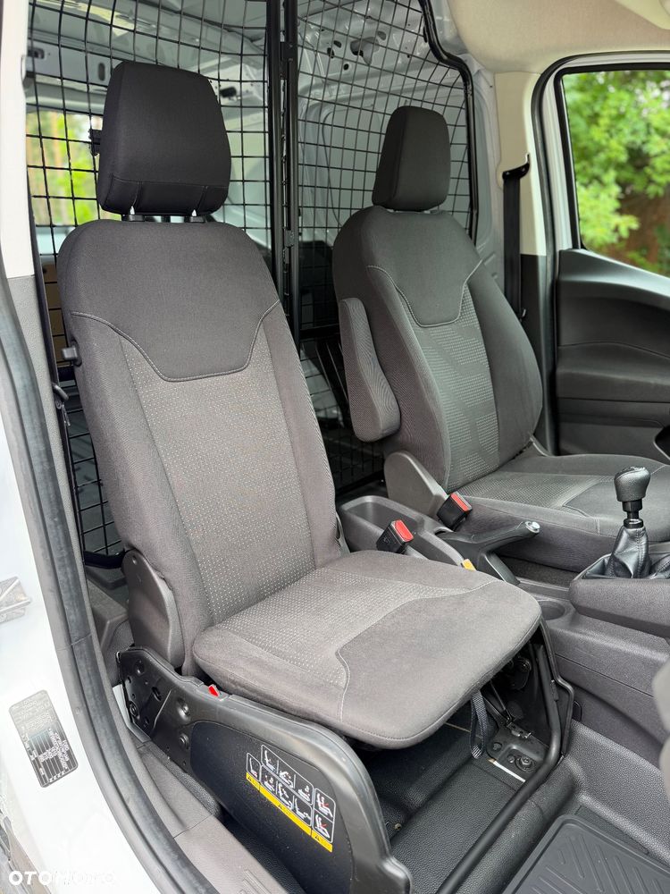 Ford Transit Courier - 15