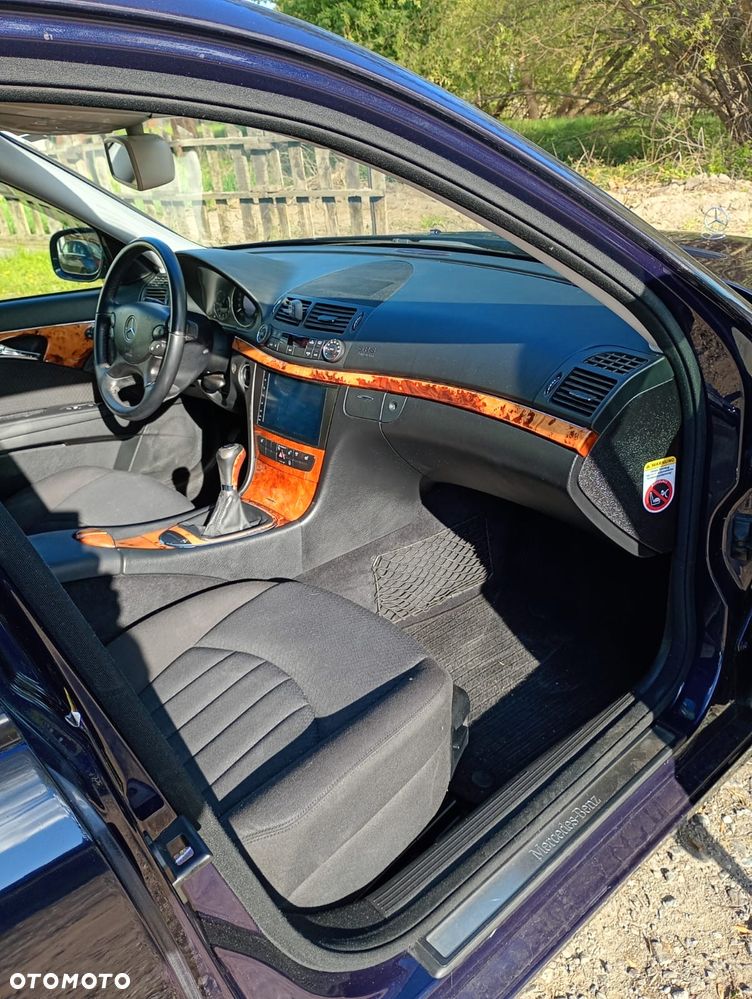 Mercedes-Benz Klasa E 200 Kompressor Classic - 31