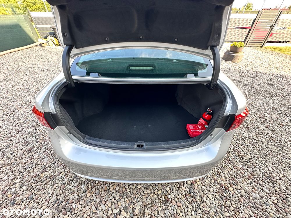 Toyota Avensis 1.8 Active - 26