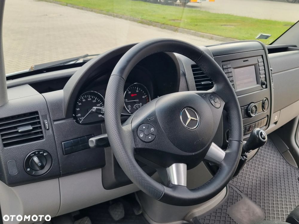Mercedes-Benz Sprinter - 25