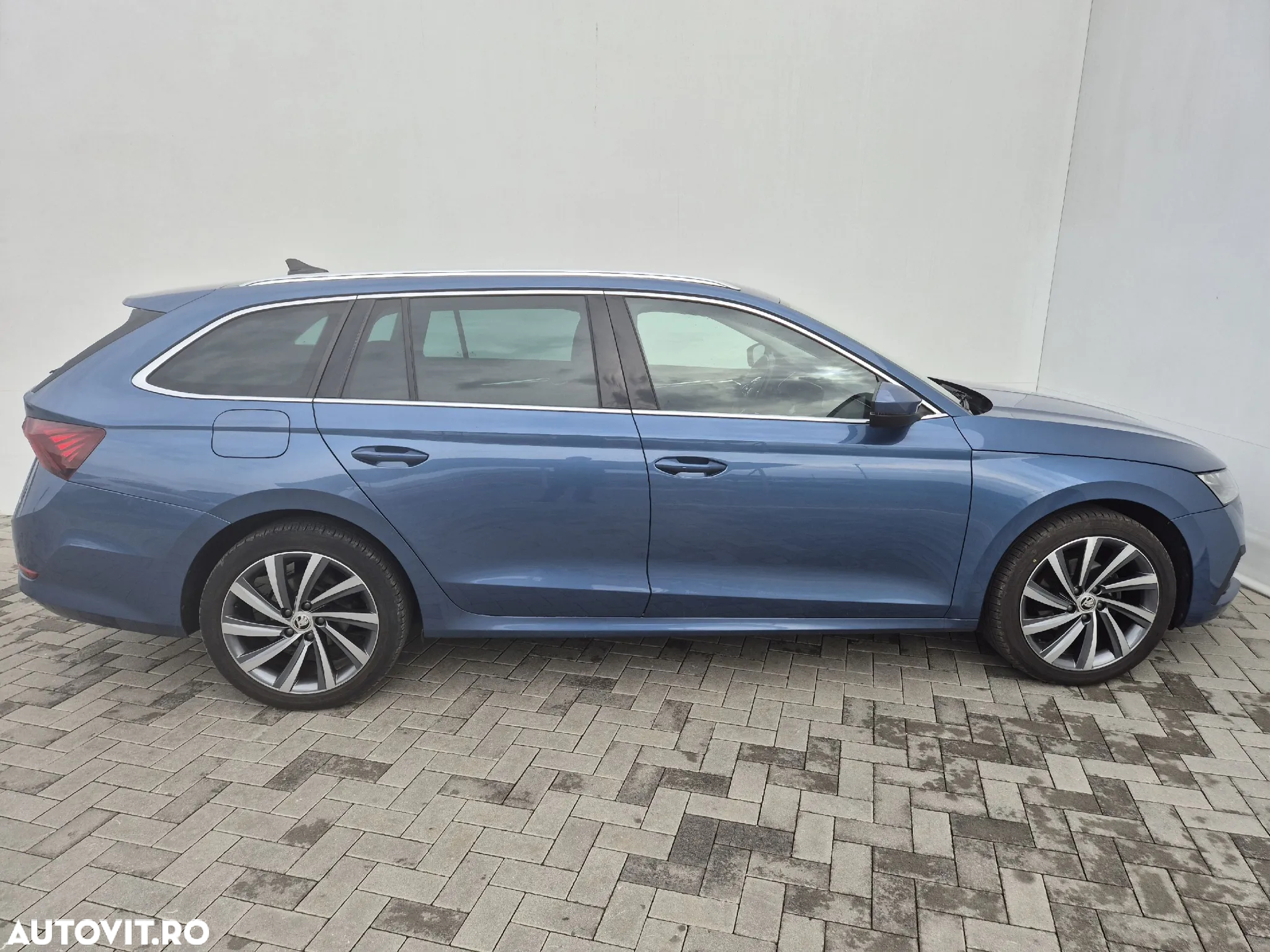 Skoda Octavia Combi 2.0 TDI DSG Style - 6