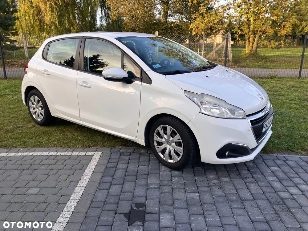 Peugeot 208 - 1