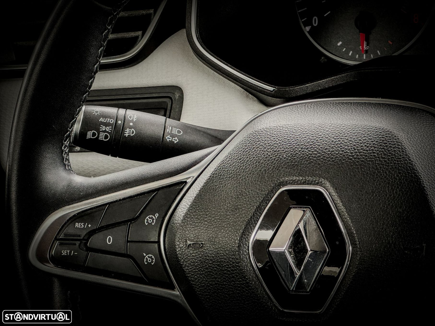 Renault Clio 1.0 TCe Limited Bi-Fuel - 12