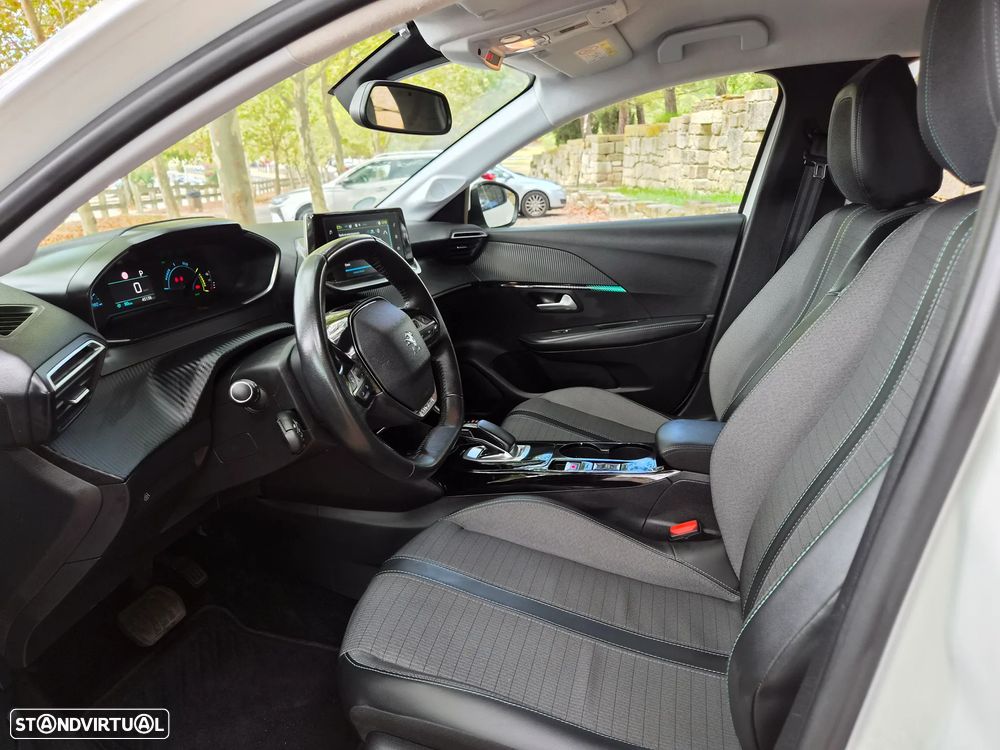 Peugeot e-208 Allure+ - 12
