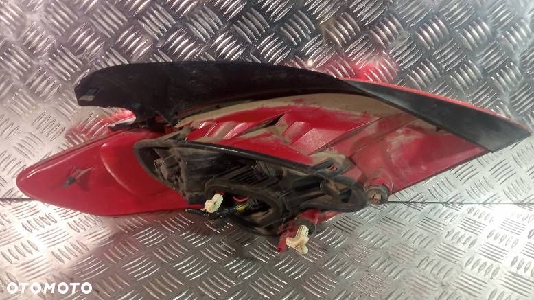 LAMPA PRAWA TYLNA PEUGEOT 308 - 2
