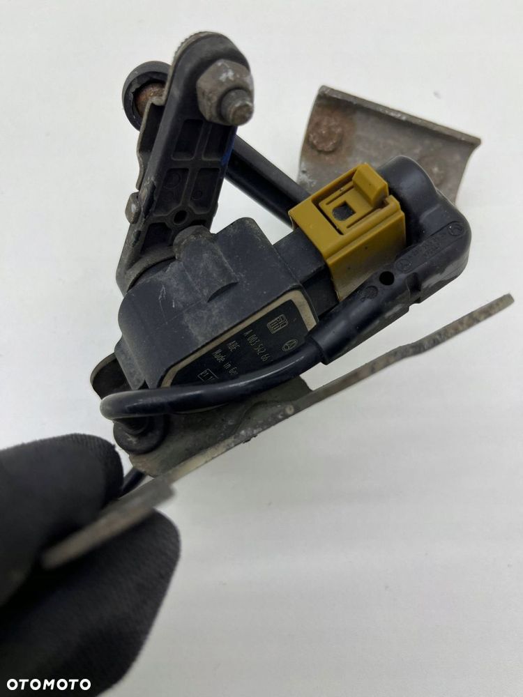 MERCEDES W204 C63 AMG CZUJNIK POZIOMOWANIA ŚWIATEŁ A2045406205 - 6