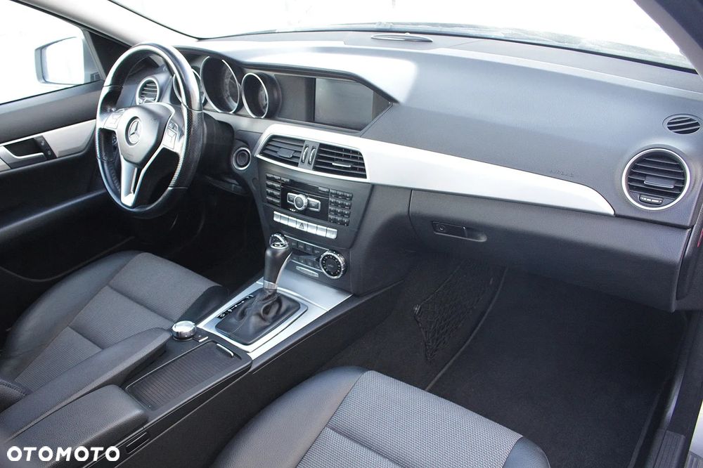 Mercedes-Benz Klasa C 180 CGI Automatik BlueEFFICIENCY Avantgarde - 18