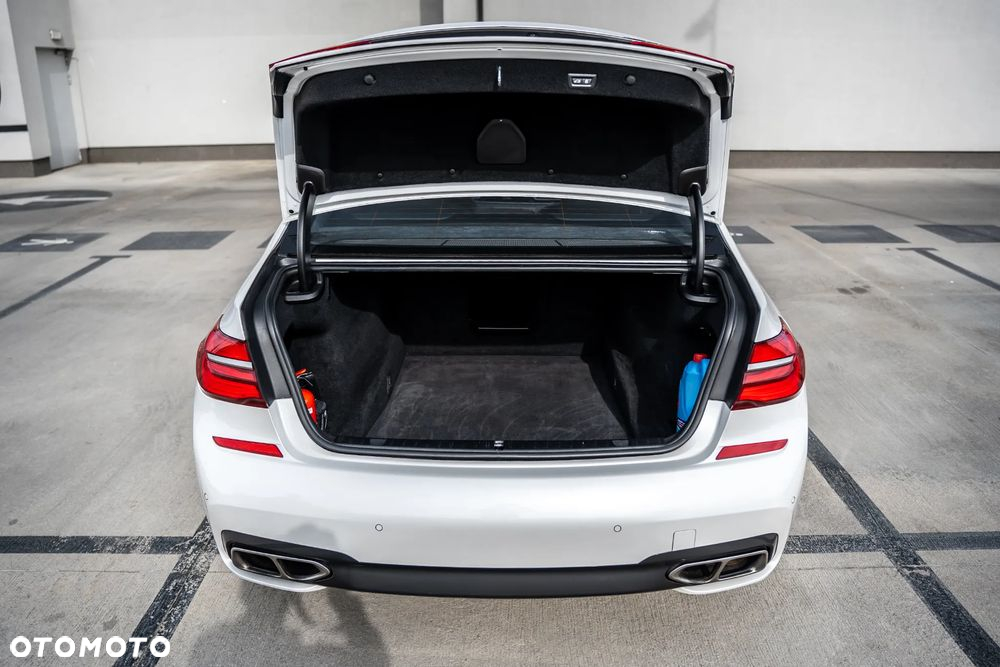 BMW Seria 7 M760Li xDrive - 15