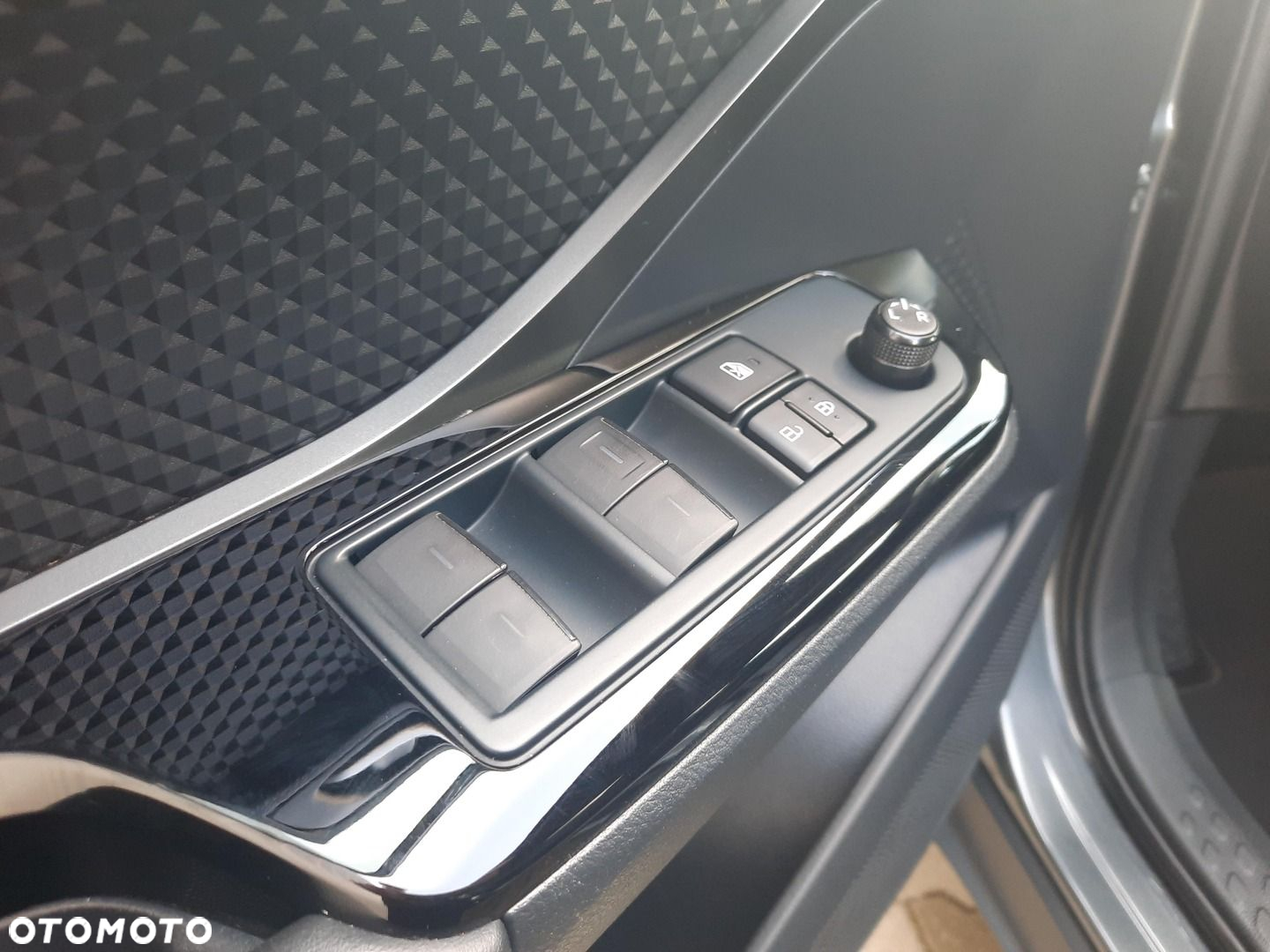 Toyota C-HR - 13