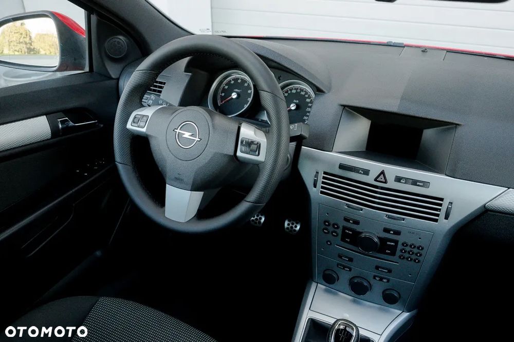 Opel Astra III GTC 1.8 Sport - 33