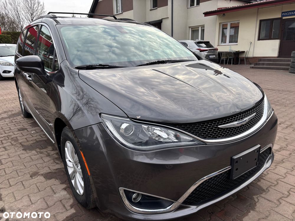 Chrysler Pacifica - 2