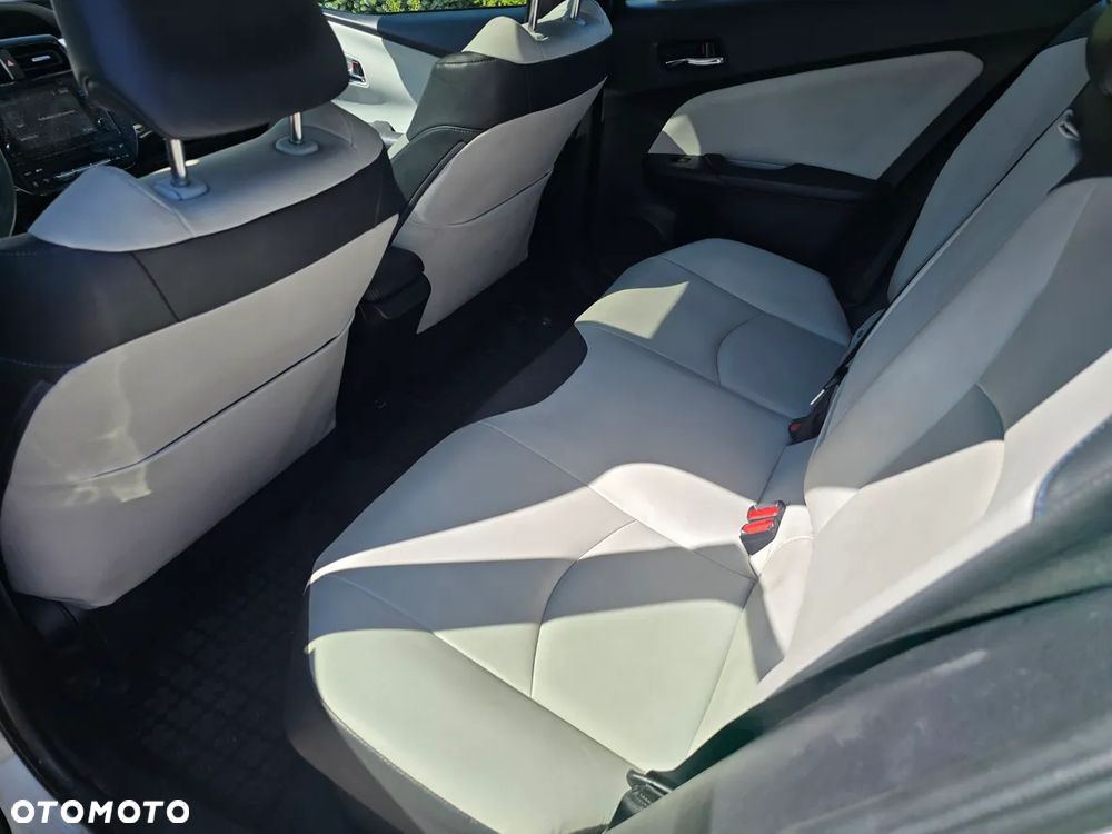 Toyota Prius (Hybrid) Executive - 4