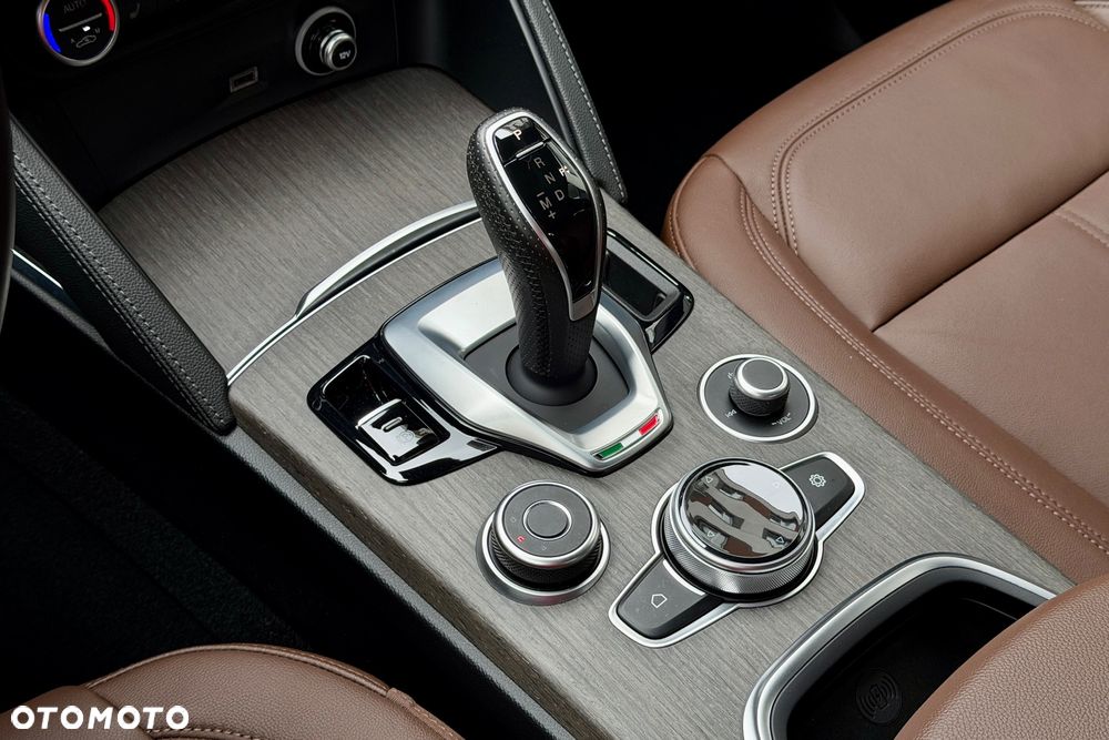 Alfa Romeo Stelvio 2.0 Turbo TI Q4 - 16