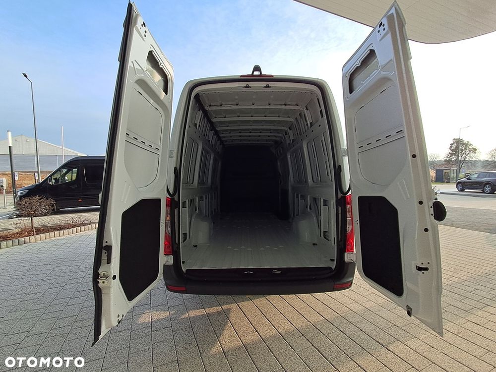 Mercedes-Benz Sprinter - 11
