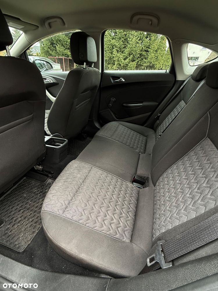 Opel Astra 1.6 Essentia - 11