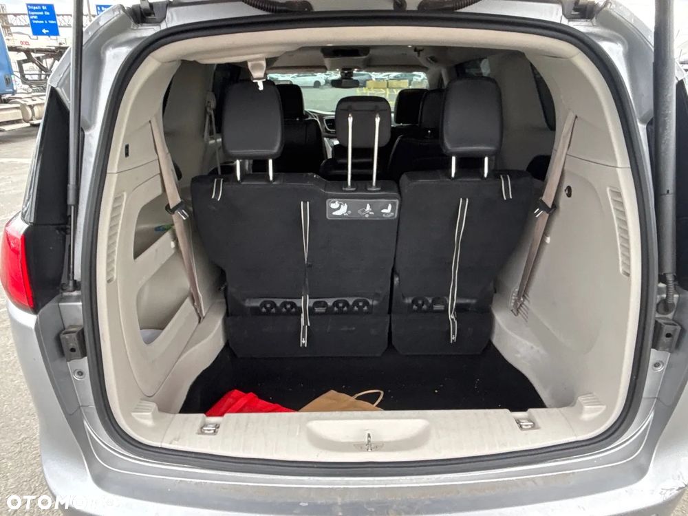 Chrysler Pacifica - 20