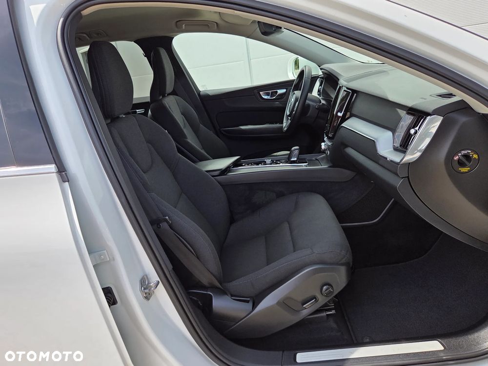 Volvo XC 60 B4 D AWD Geartronic Momentum - 33