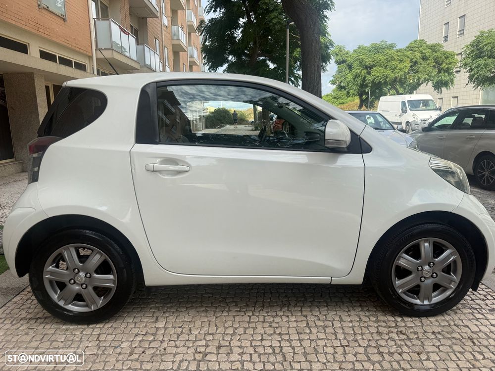 Toyota iQ 1.0 VVT-i Essential+AC - 7